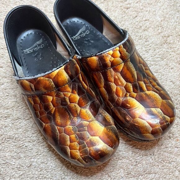 Dansko Professional Shoe, Size 38 or 7.5-8.  Good‎ Used Condition. - Picture 1 of 7